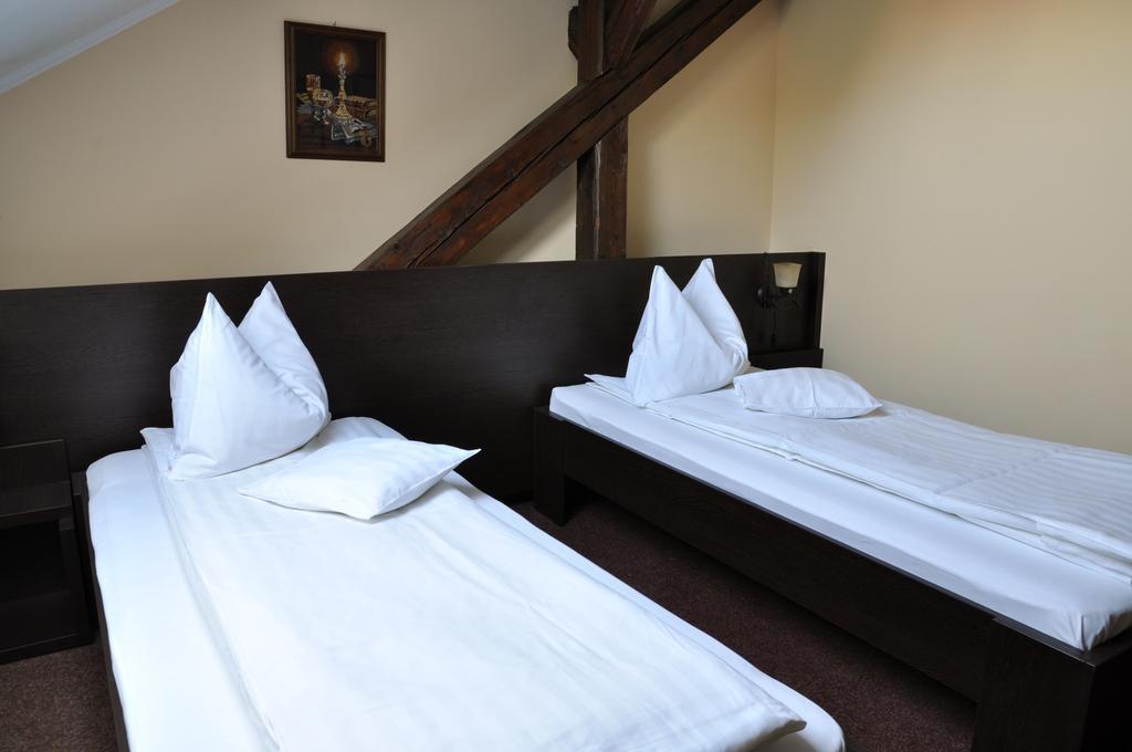 Hotel Cardinal Satu Mare Room photo