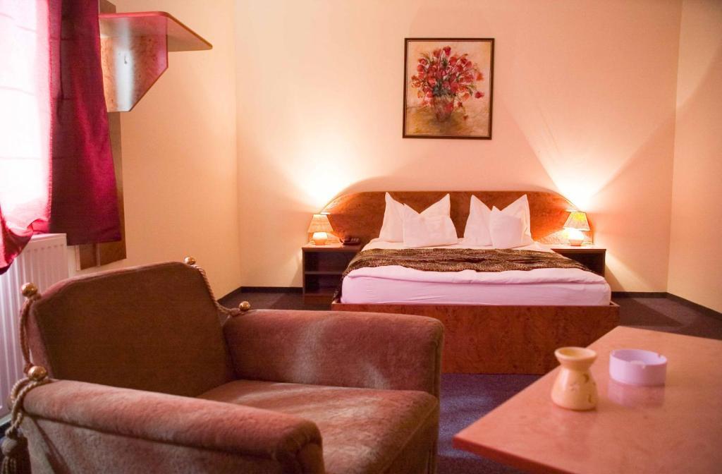 Hotel Cardinal Satu Mare Room photo
