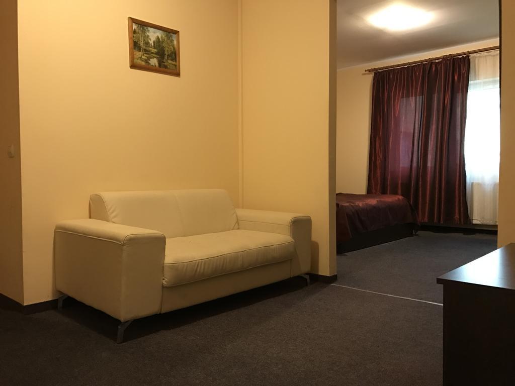 Hotel Cardinal Satu Mare Exterior photo