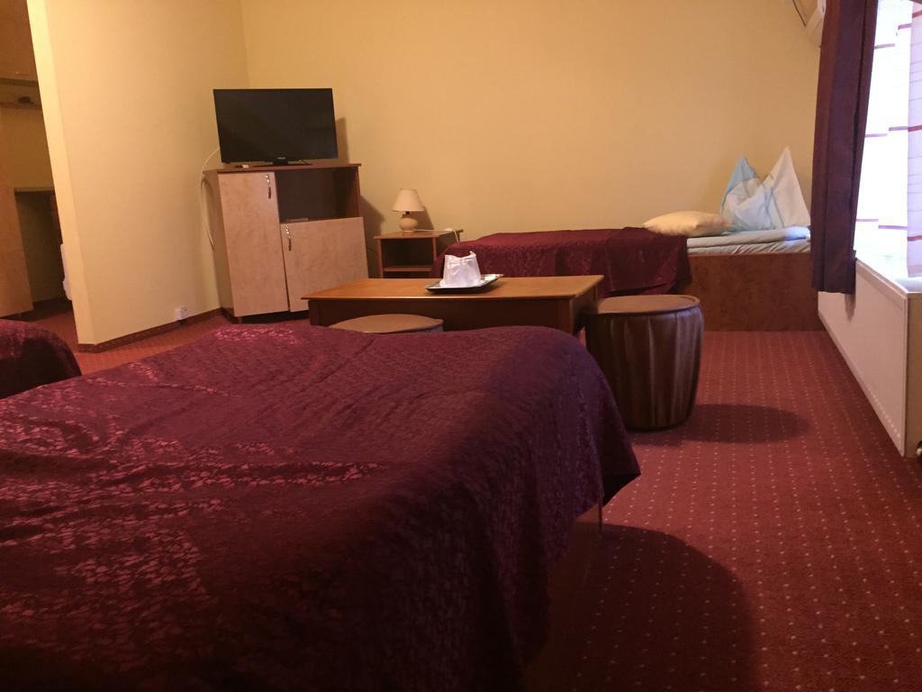 Hotel Cardinal Satu Mare Exterior photo