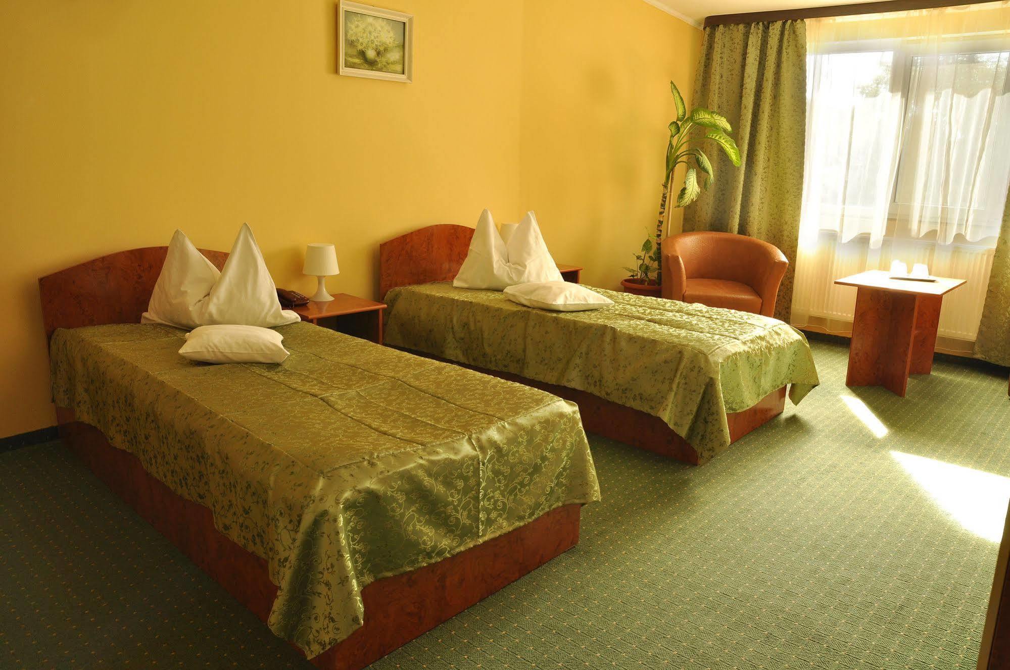 Hotel Cardinal Satu Mare Exterior photo